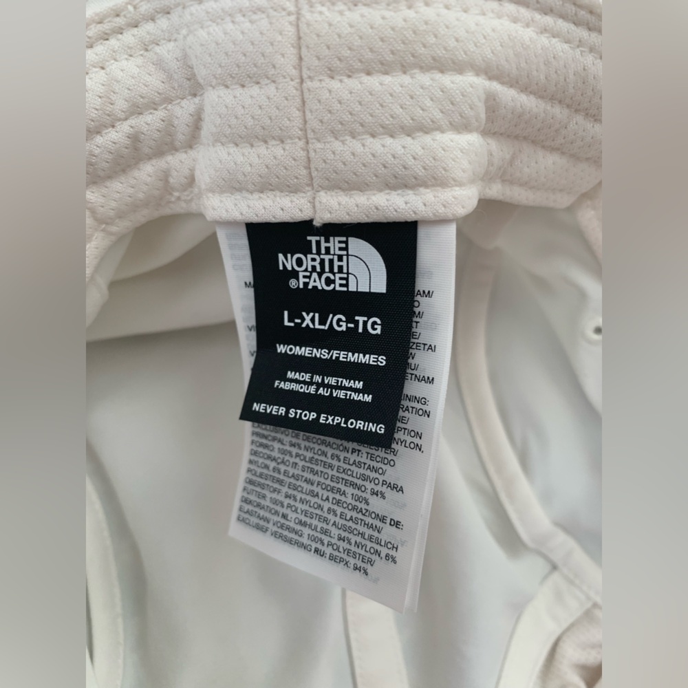 NWT North Face Hat: White, Wide Brim, Chin Strap, Logo, 40+UPF Sun Protect, L/XL - Picture 5 of 13